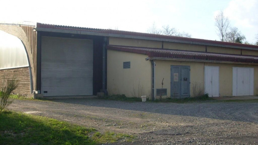 Local industriel 1.090 m² a vendre ou a louer à reprendre - CC Thiers Dore et Montagne (63)